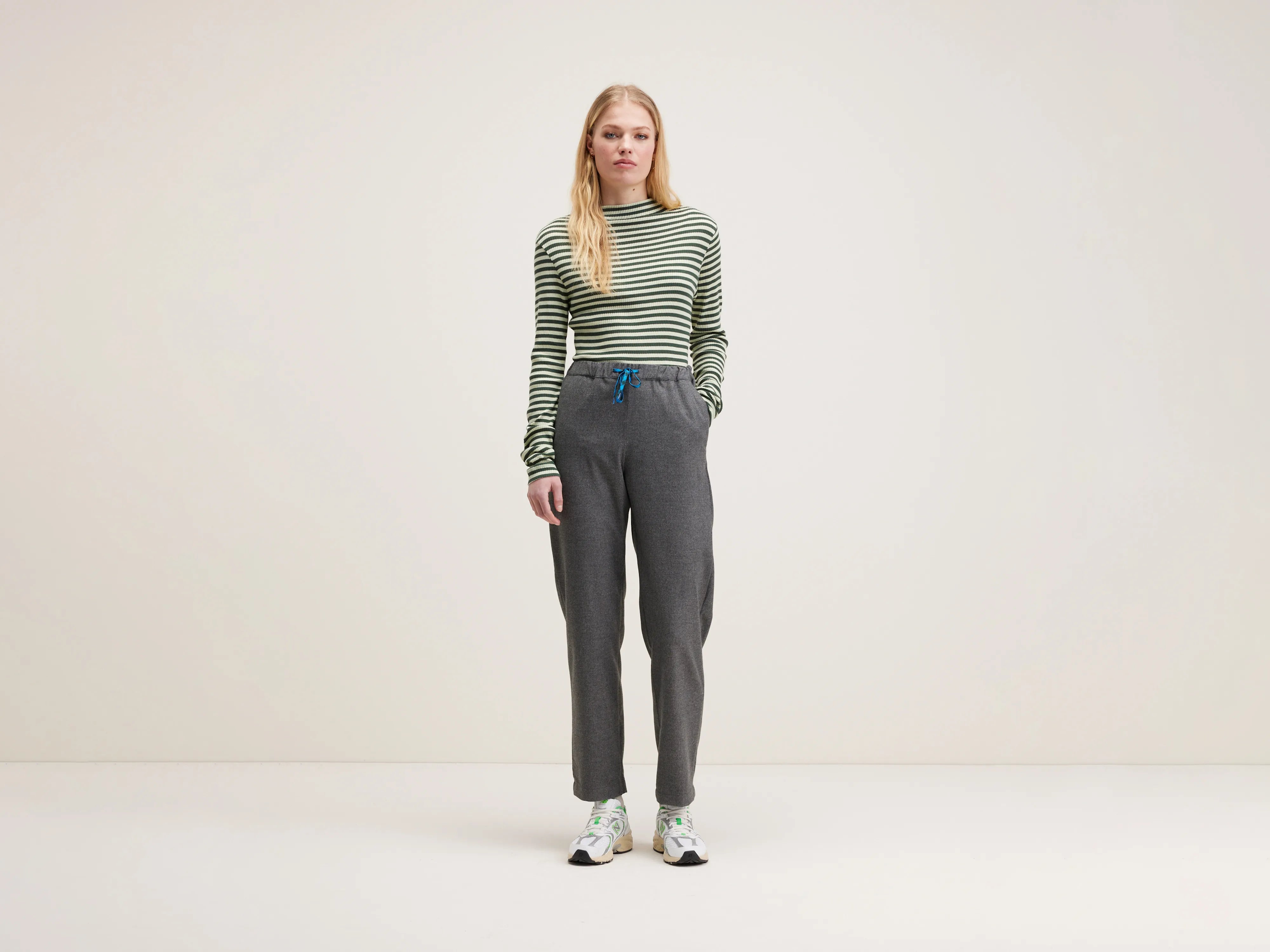 Trail relaxed trousers (242 / W / STRIPE A) Trousers Cargo pockets Trousers Cargo pockets Trail relaxed trousers (242 / W / STRIPE A) Trousers Cargo pockets Trousers Cargo pockets