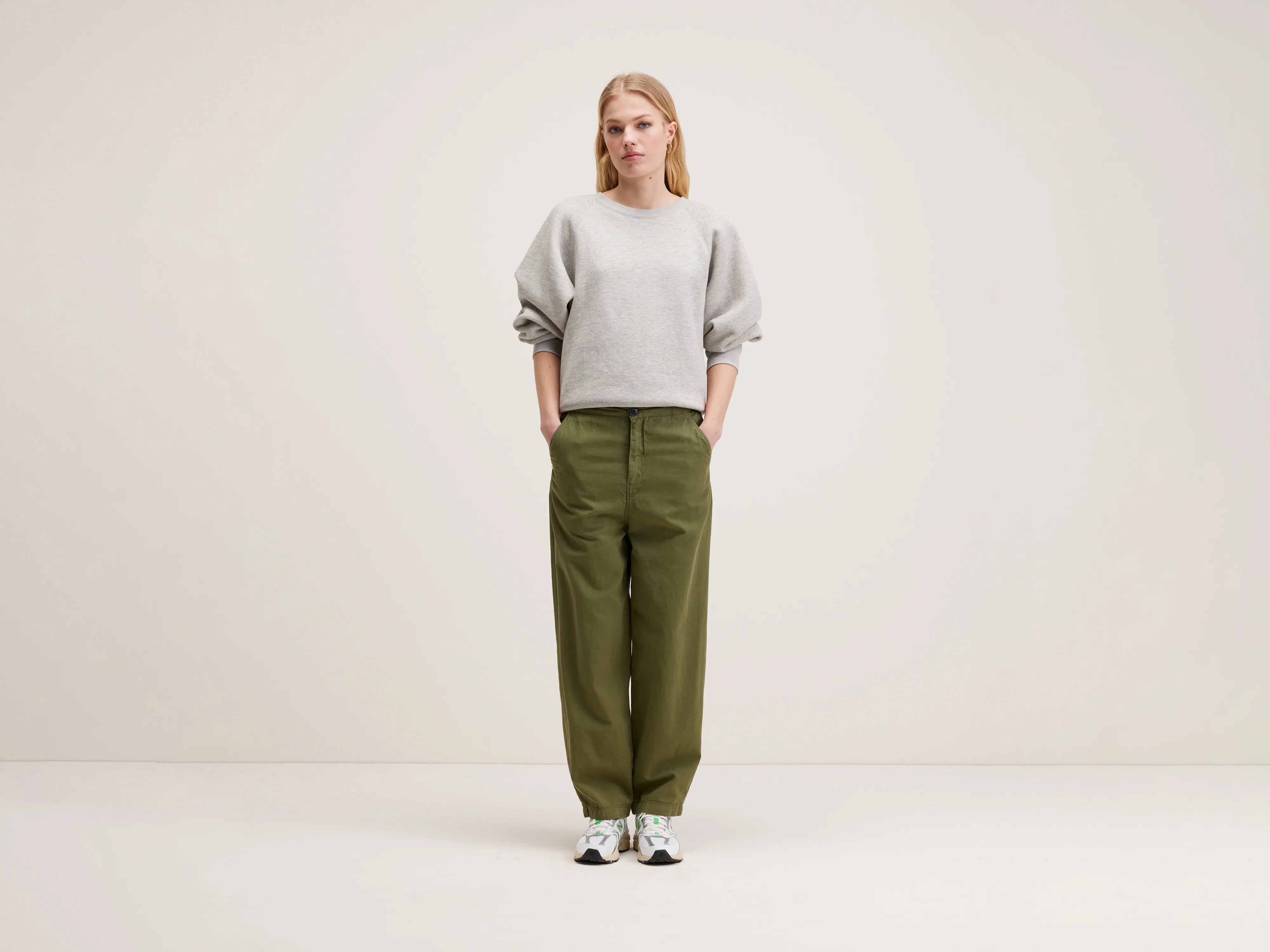 Pasop relaxed trousers (242 / W / ARMY) Trousers Culottes Wide Leg Trousers Culottes Wide Leg Pasop relaxed trousers (242 / W / ARMY) Trousers Culottes Wide Leg Trousers Culottes Wide Leg