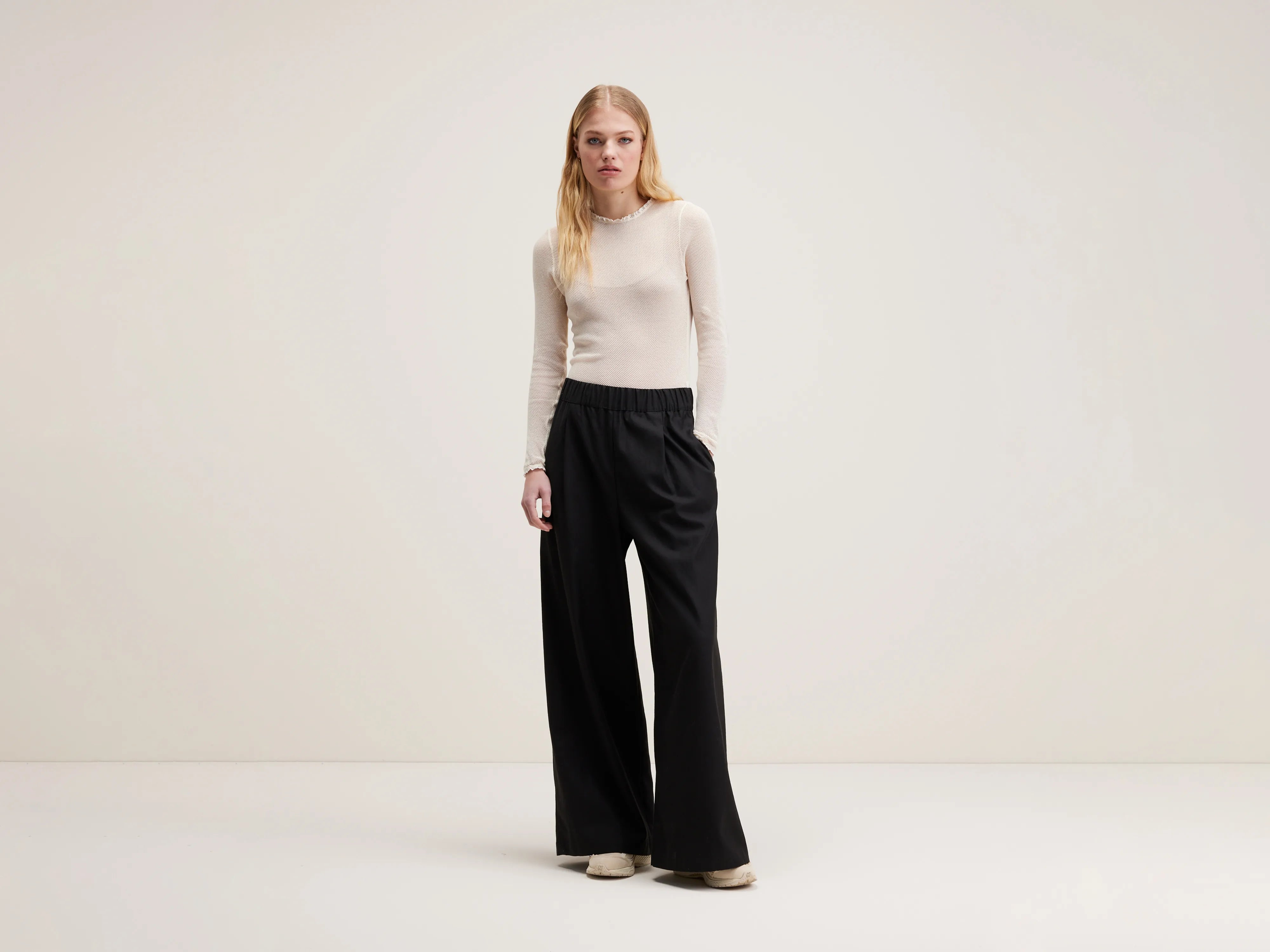 Vezza straight wide trousers (242 / W / BLACK BEAUTY) Trousers Review Highly Trousers Review Highly Vezza straight wide trousers (242 / W / BLACK BEAUTY) Trousers Review Highly Trousers Review Highly